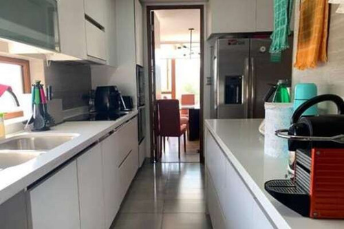 Espléndida Propiedad Con Amplio Jardín Privado.