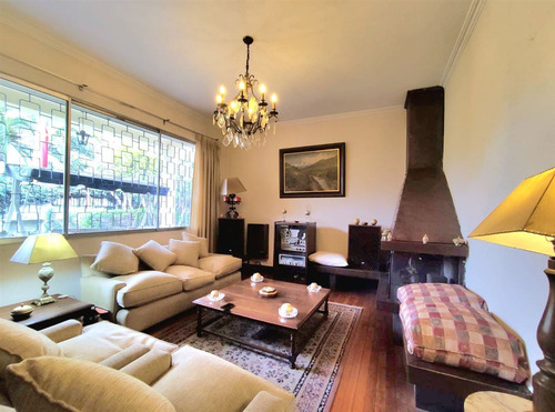 Casa En Venta De 5 Dormitorios En Ñuñoa