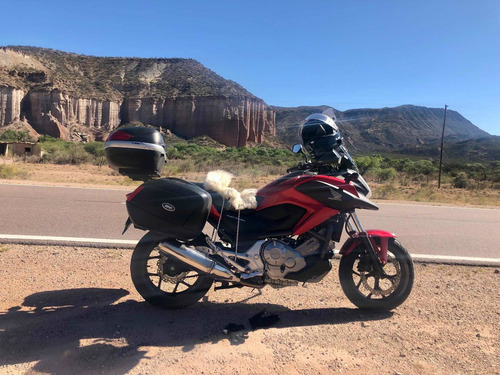 Imagen 6 de 23 de Honda Nc700 Equipada Con Baul Trasero Givi Y Laterales Givi