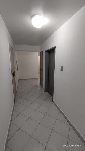 Imagen 19 de 20 de Vendo Apartamento Actualizado En Calle Cerrada De La Urbina