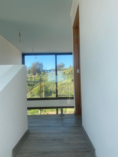 Casa En Venta De 4 Dorm. En Concón