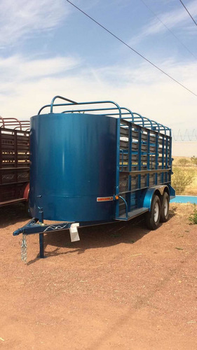 Imagen 1 de 5 de Remolque Ganadero Para 3000 Kg Divicion Al Centro Varios Col