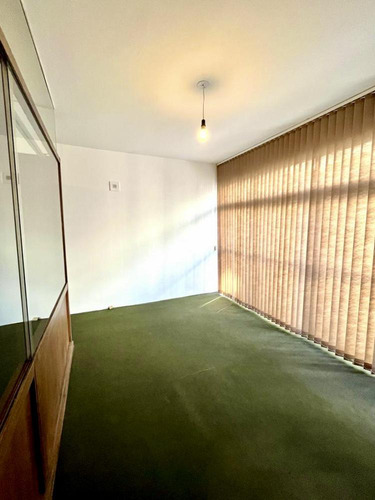 Amplia Oficina En Venta En Ciudad Vieja Montevideo