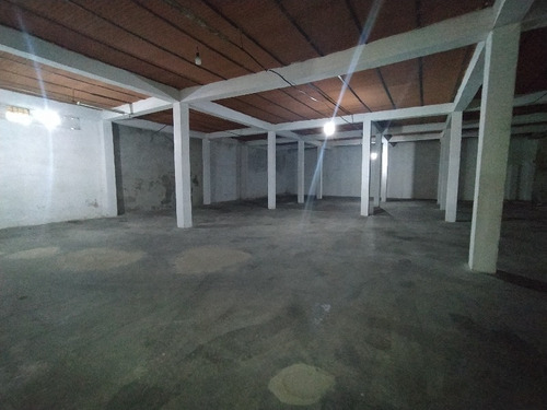 Imagen 7 de 20 de Marisol Castro Vende Galpón Con Once (11) Locales En Av. Fernando Figueredo | Valencia | A Pocos Metros Del Centro De Valencia | Fog-149 Marisol 04244923040