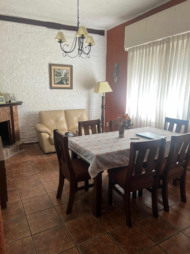 Se Vende - Muy Linda Casa En Pocitos Con Garage -