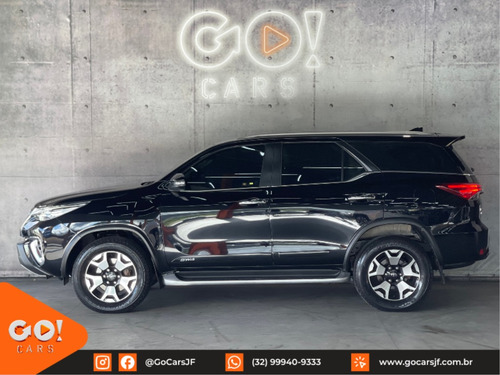 Toyota Hilux SW4 2.8 SRX DIAMOND 4X4 7 LUGARES 16V TURBO INTERCOOLER DIESEL 4P AUTOMÁTICO