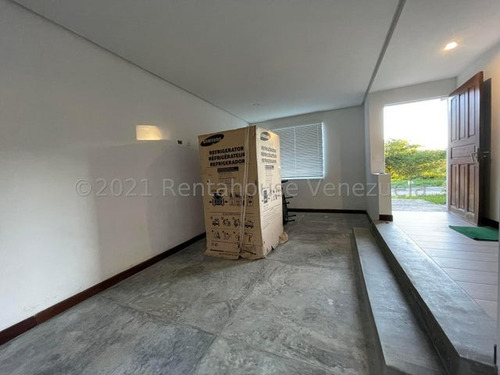 Imagen 2 de 14 de Town House En Venta En La Lagunita Country Club