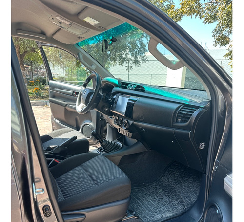 Toyota Hilux 2.7 Cabina Doble Sr Mt