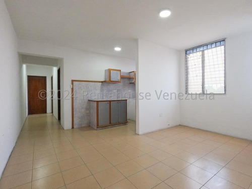 Lisbeth Delgado Vende Edificio En Centro Barquisimeto Alto Trafico Vehicular Y Comercial Zona Repuestera Cod.25-2115