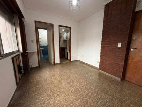 Departamento 2 Ambientes En Alquiler - Frente A La Estacion Monte Grande - Ubicación Privilegiada