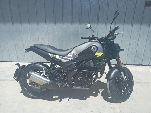 Imagen 2 de 13 de Benelli Leoncino 250 Modelo 2021