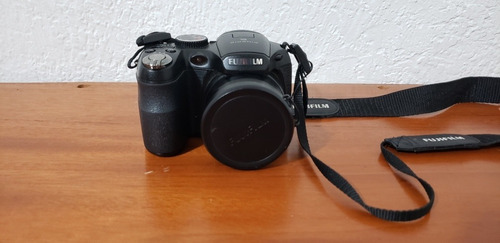 Cámara Fujifilm Finepix S1600 12mp 15x (incluye Tripié)