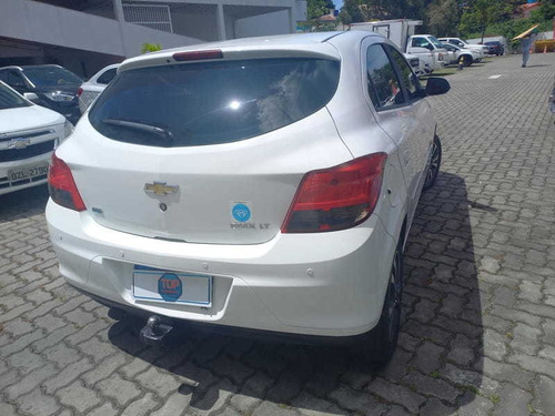 Imagem 6 de 14 de Chevrolet Onix 1.4 Automático Lt 2015 Rodas Em Liga Leve.