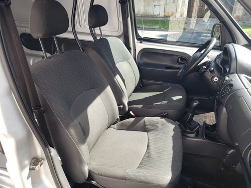 Imagen 15 de 22 de Renault Kangoo 2015 1.6 Furgon Ph3 Confort 1plc