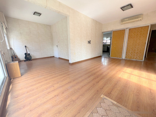 Venta Hermosa Casa De Altos, La Blanqueada, 2 O 3 Dormitorios, Al Frente, Balcón, Terraza, Sin Gastos Comunes, Independiente, Divina