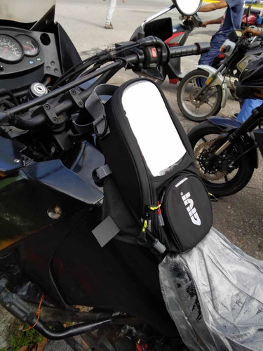Imagen 9 de 10 de Bolso Magnetico Ea106b Givi Para Tanque De Gasolina De Moto