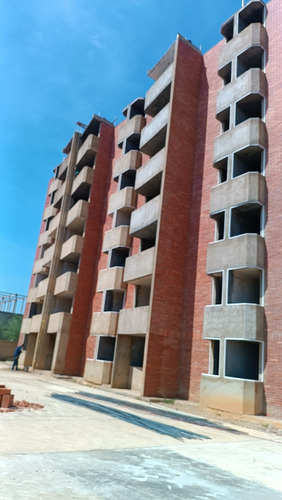 Atenas Inmobiliaria, Vende Aptos. Precio Insuperables