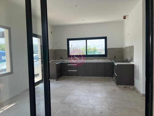Casa En Venta En Santo Tomas, Pilar, G.b.a. Zona Norte