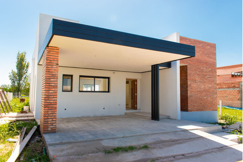 Casa En Venta En Las Quintas 2