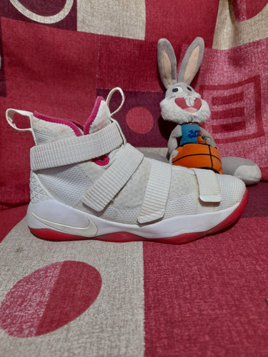 Lebron Soldier 11  Kay Yow Cancer Talla  4.5  Mx   24.5  Cm