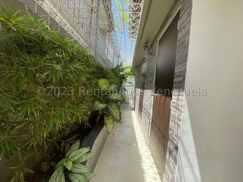 23-30160 Venta Hermosa Casa, Completamente Remodelada Y Decorada Con Muy Buen Gusto
