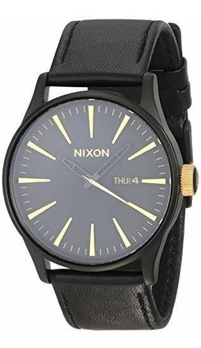 Nixon Sentry De Piel A*******. Negro Mate Y Reloj De Oro De 