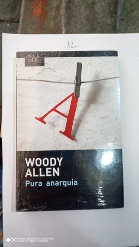 Libro Pura Anarquía. Woody Allen