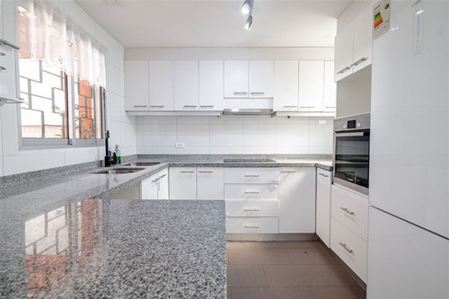Casa En Venta De 3 Dorm Con Dpto Independiente. Las Condes