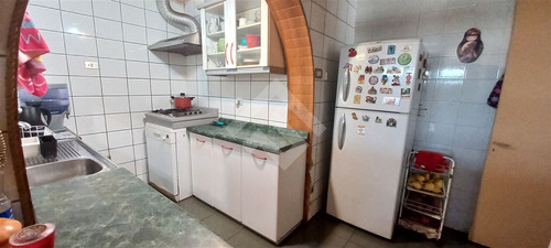 Casa En Venta De 5 Dormitorios En La Reina