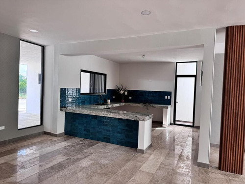 Casa Con 4 Recámaras Y Piscina, En Venta, Dzitya