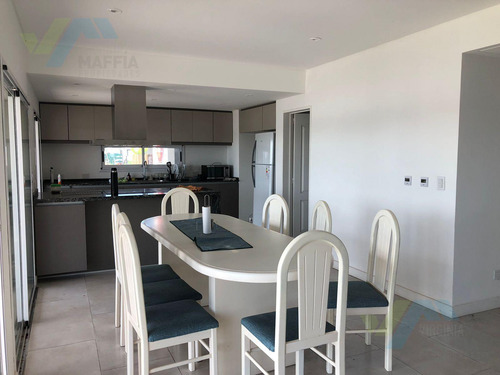Venta De Casa San Sebastian Con Pileta A La Laguna