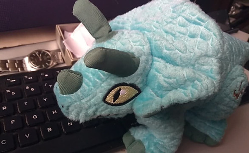 2014 Hasbro Jurassic World Triceratops Plush 21 Cms (Usado)
