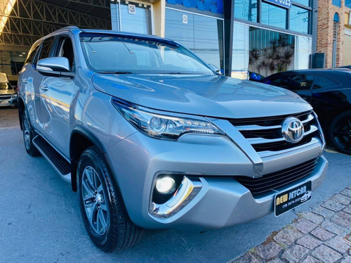 Imagem 3 de 15 de Toyota Hilux Sw4 2.8 Srx 4x4 7 Lugares 16v Turbo