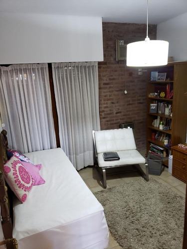 Venta Barrio Naon Chalet De 5 Amb. C/cochera.