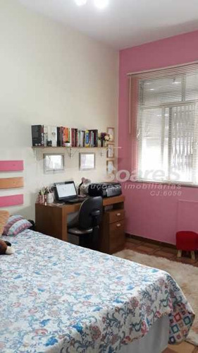 Apartamento Amplo Em Localização Privilegiada - Vvap20629