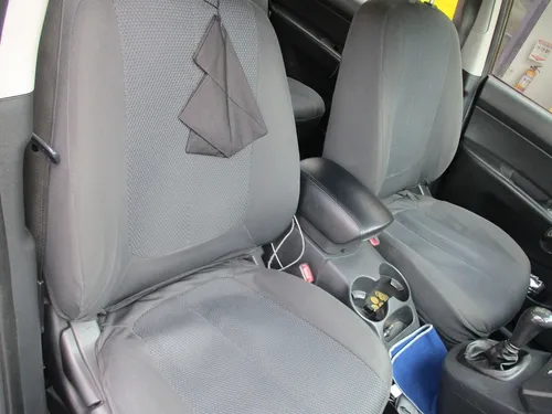 Kia Carens RONDO EX 4X2 2000CC MT AA
