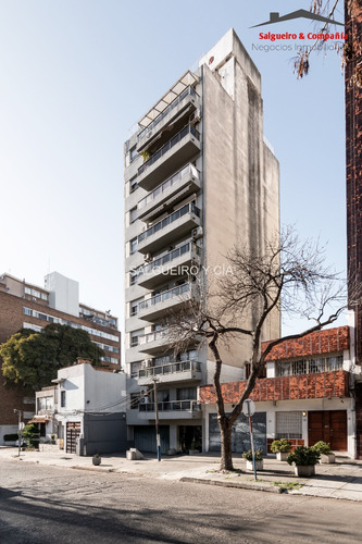 Alquiler Temporal En Pocitos De Apartamento Completamente Amoblado De 2 Dormitorios, Muy Cómodo Y En Piso Alto. Opción Garage