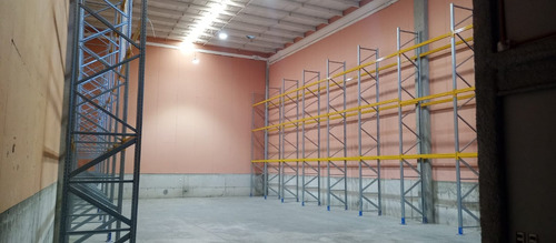 Excelente Bodega Con Racks Y Bajos Gastos Comunes