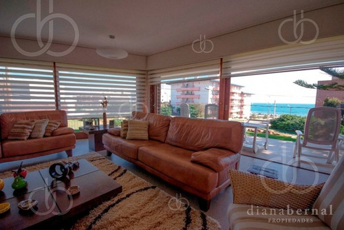 Casa En Punta Del Este, Playa Mansa, 4 Dormitorios , Piscina Y Barbacoa.- Ref: 43287