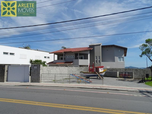 Imagem 2 de 15 de Casa No Bairro Centro Em Porto Belo Sc - 1538