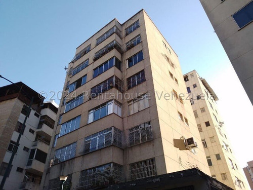 Se Vende Apartamento En Colinas De Bello Monte Caracas, 24-15174.