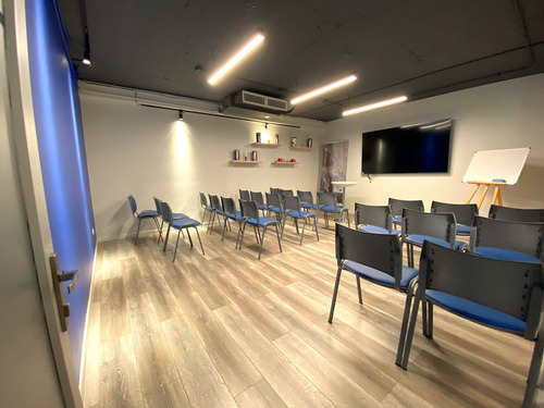 Arriendo Local Comercial De 289.42 M2, Metro Pedro De Valdi