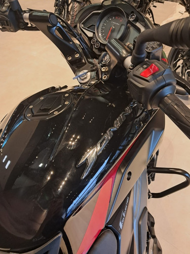 #006 - Bajaj Dominar 200cc - 0km - Yamaha Fazer