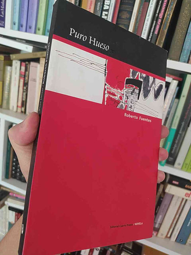 Puro Hueso Roberto Fuentes Editorial Cuarto Propio / Novela (Reacondicionado)