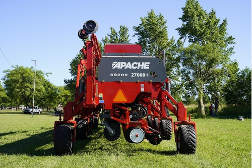 Sembradora Apache 27000 +
