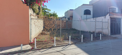 Terreno En Venta En Colonia Las Plazas, Irapuato, Gto.