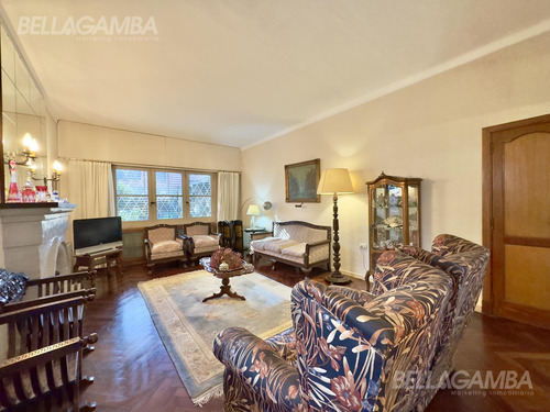 Casa Venta En Vicente López 7 Ambientes Jardín