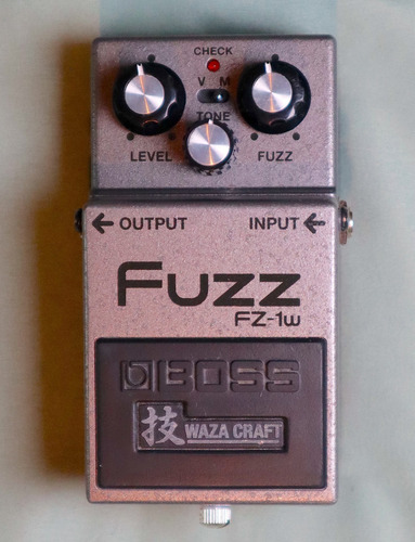 Pedal De Fuzz Boss Para Guitarra Fz-1w Waza Craft Plateado (Usado)