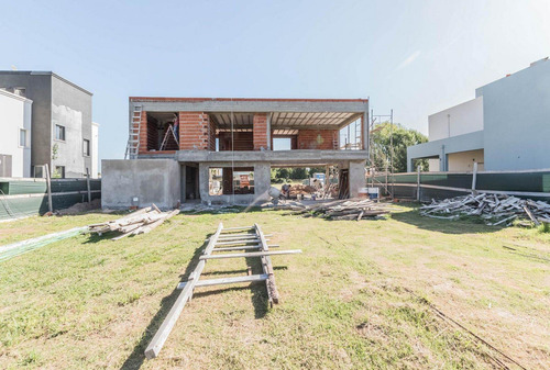 Casa 4 Ambientes A Estrenar En El Rebenque