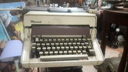 Imagen 1 de 8 de Maquina De Escribir Antigua Remigton Muy Buena Condicion